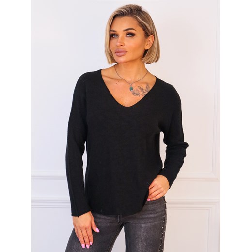 SWETER DZIANINOWY OVERSIZE Z DEKOLTEM W SEREK- CZARNY ze sklepu olika.com.pl w kategorii Swetry damskie - zdjęcie 187357357