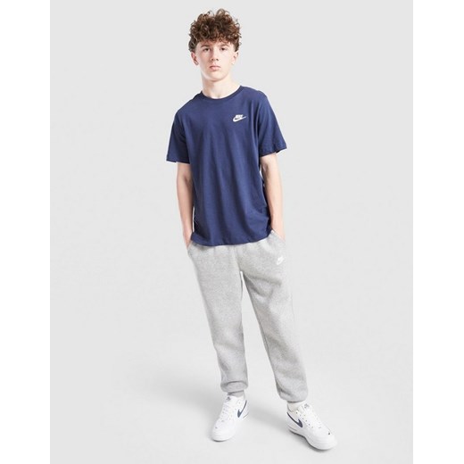 NIKE T-SHIRT K NSW TEE EMB FUTURA LBR ze sklepu JD Sports  w kategorii T-shirty chłopięce - zdjęcie 187357817