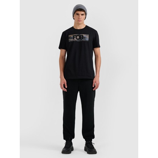 Męski t0shirtz nadrukiem 4F 4FWAW25TTSHM3139 - czarny ze sklepu Sportstylestory.com w kategorii T-shirty męskie - zdjęcie 187358699