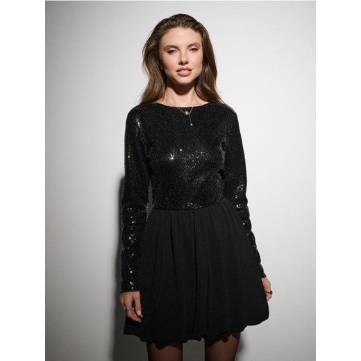 Sinsay - Elegancka sukienka mini z połyskującymi cekinami - czarny ze sklepu Sinsay w kategorii Sukienki - zdjęcie 187364677