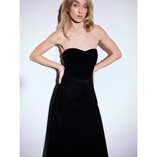 Mohito - Welurowy czarny top - czarny ze sklepu Mohito w kategorii Bluzki damskie - zdjęcie 187365957