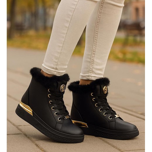 Czarne zimowe trampki z kożuszkiem /E9-1 18336 T411/ ze sklepu Pantofelek24.pl w kategorii Botki - zdjęcie 187372166