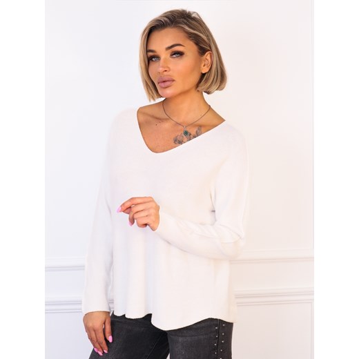 SWETER DZIANINOWY OVERSIZE Z DEKOLTEM W SEREK- BIAŁY ze sklepu olika.com.pl w kategorii Swetry damskie - zdjęcie 187374366