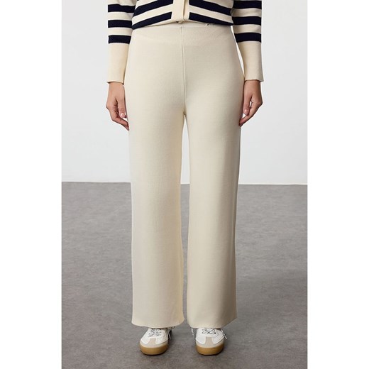 trendyol 2-częściowy zestaw w kolorze kremowym Trendyol M wyprzedaż Limango Polska