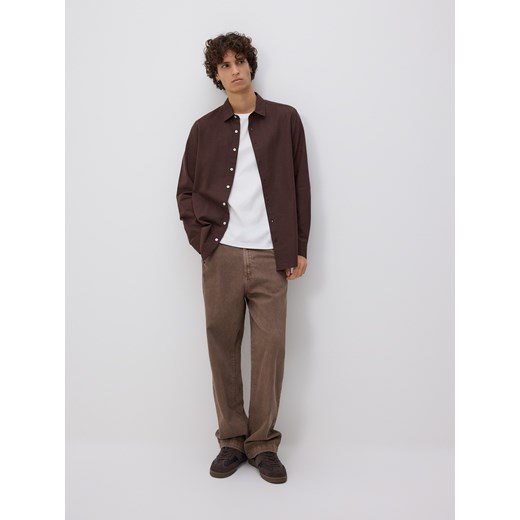 Reserved - Koszula regular z dodatkiem lnu - ciemnobrązowy ze sklepu Reserved w kategorii Koszule męskie - zdjęcie 187380995