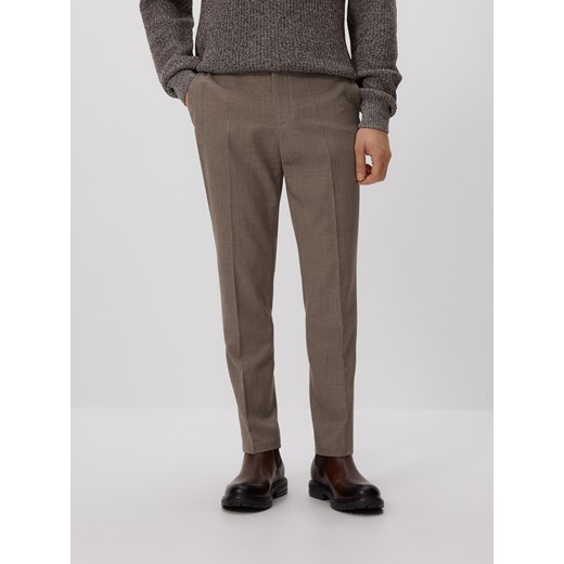 Reserved - Spodnie chino slim z wiskozą - brązowy ze sklepu Reserved w kategorii Spodnie męskie - zdjęcie 187381175