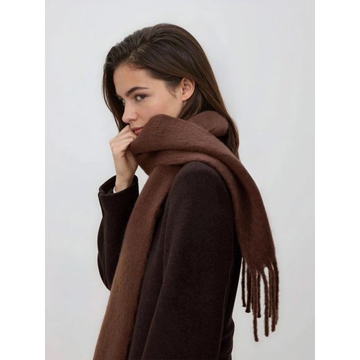 Reserved - Gładki szalik z frędzlami - brązowy ze sklepu Reserved w kategorii Szaliki i chusty damskie - zdjęcie 187381278