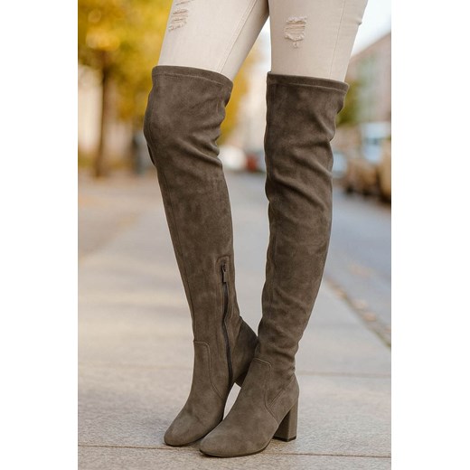 Oliwkowe kozaki muszkieterki na niskim obcasie /D4-3 18442 T386/ ze sklepu Pantofelek24.pl w kategorii Kozaki damskie - zdjęcie 187388677