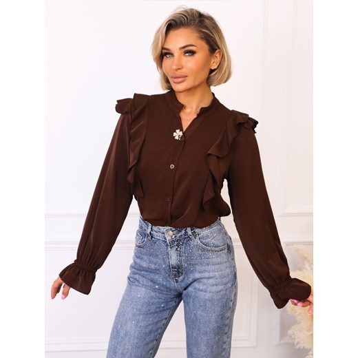 KOSZULA  Z FALBANAMI I OZDOBNĄ BROSZKĄ- CZEKOLADOWA ze sklepu olika.com.pl w kategorii Koszule damskie - zdjęcie 187389717