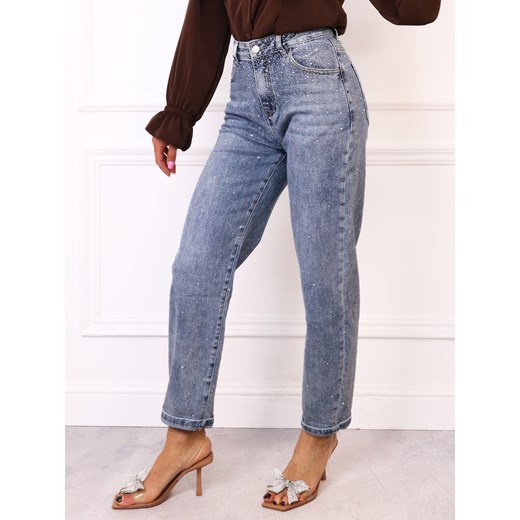 SPODNIE JEANSOWE MOM FIT ZDOBIONE CYRKONIAMI- NIEBIESKIE ze sklepu olika.com.pl w kategorii Jeansy damskie - zdjęcie 187389755