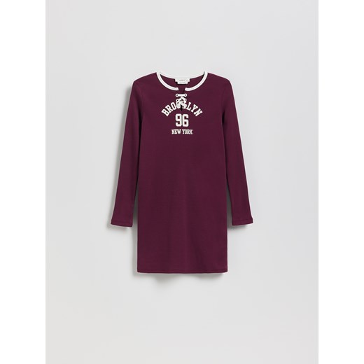 Reserved - Dzianinowa sukienka z nadrukiem - ciemnofioletowy ze sklepu Reserved w kategorii Sukienki dziewczęce - zdjęcie 187394968