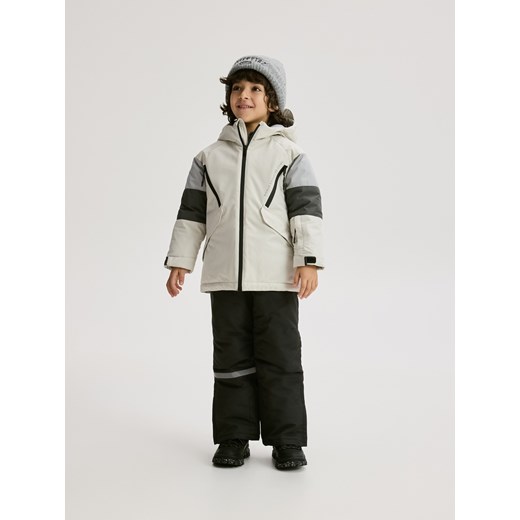 Reserved - Ocieplana kurtka z kapturem - jasnoszary ze sklepu Reserved w kategorii Kurtki chłopięce - zdjęcie 187395285