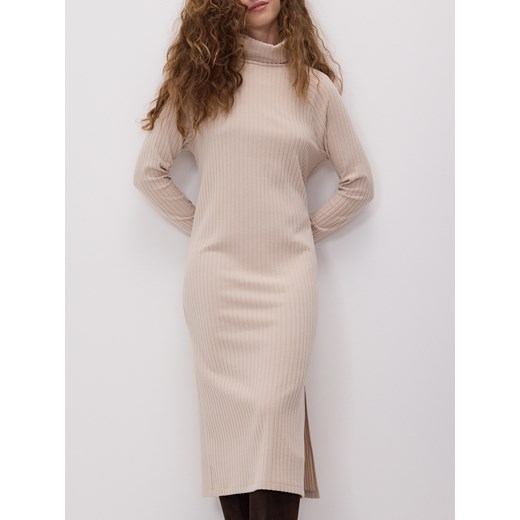Reserved - Dzianinowa sukienka z golfem - kremowy ze sklepu Reserved w kategorii Sukienki - zdjęcie 187395829