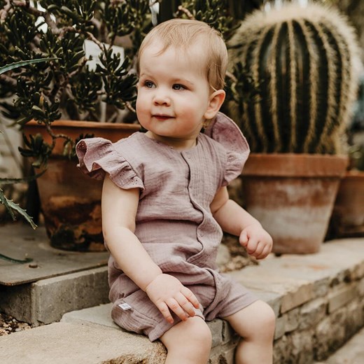 Rampers niemowlęcy dla dziewczynki wyprawka Eevi Botanic ze sklepu lenaodniemowlakadoszkolniaka.pl w kategorii Rampersy - zdjęcie 187420597