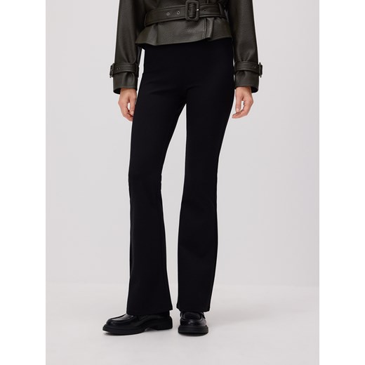 Reserved - Spodnie flare z wiskozą - czarny ze sklepu Reserved w kategorii Spodnie damskie - zdjęcie 187472807