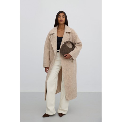 Estro: Długi płaszcz damski w kolorze beżowym z wełny naturalnej z pasem ze sklepu Estro w kategorii Płaszcze damskie - zdjęcie 187478737