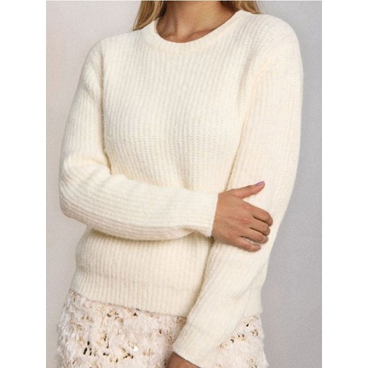 Sinsay - Sweter o grubym splocie z domieszką wełny - kremowy ze sklepu Sinsay w kategorii Swetry damskie - zdjęcie 187482558