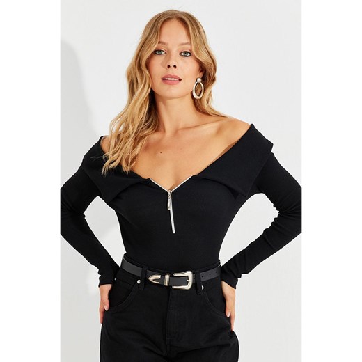 Cool and sexy Koszulka w kolorze czarnym ze sklepu Limango Polska w kategorii Bluzki damskie - zdjęcie 187484439