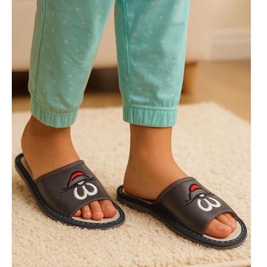 Skórzane dziecięce wsuwane klapki Szare /G9-1 8207 S182/ ze sklepu Pantofelek24.pl w kategorii Kapcie dziecięce - zdjęcie 187484975