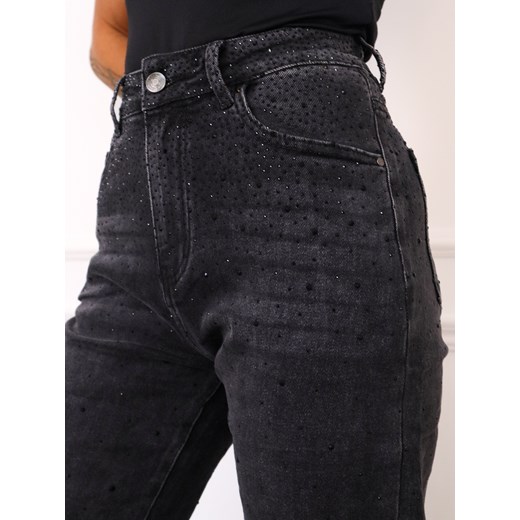 SPODNIE JEANSOWE MOM FIT ZDOBIONE CYRKONIAMI- CZARNE ze sklepu olika.com.pl w kategorii Jeansy damskie - zdjęcie 187485109