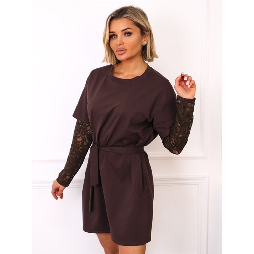 SUKIENKA Z WIĄZANIEM W PASIE I KORONKOWYMI RĘKAWAMI- CZEKOLADOWA ze sklepu olika.com.pl w kategorii Sukienki - zdjęcie 187495465