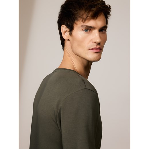 Reserved - Gładki t-shirt regular fit - ciemnozielony ze sklepu Reserved w kategorii T-shirty męskie - zdjęcie 187497078