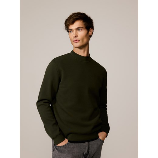 Reserved - Bluza ze stójką - ciemnozielony ze sklepu Reserved w kategorii Bluzy męskie - zdjęcie 187497367