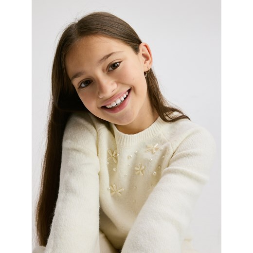 Reserved - Dzianinowy sweter z aplikacją - złamana biel Reserved 164 (13 lat) Reserved