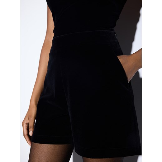 Mohito - Welurowe czarne szorty - czarny Mohito 32 Mohito
