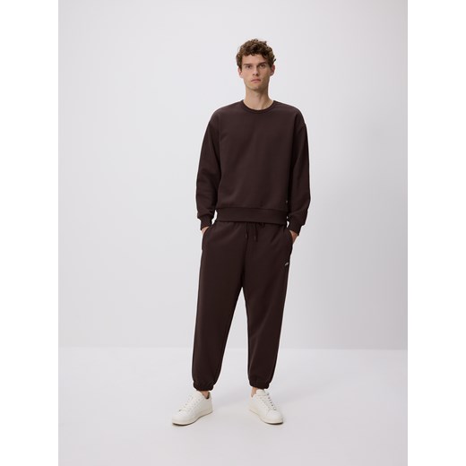 Reserved - Spodnie dresowe comfort fit - brązowy ze sklepu Reserved w kategorii Spodnie męskie - zdjęcie 187499536