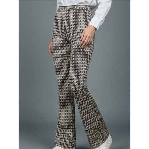 Sinsay - Wzorzyste spodnie flare - wielobarwny ze sklepu Sinsay w kategorii Spodnie damskie - zdjęcie 187500446