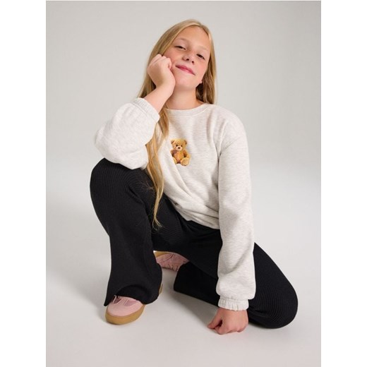 Sinsay - Prążkowane spodnie flare - czarny ze sklepu Sinsay w kategorii Spodnie dziewczęce - zdjęcie 187500517