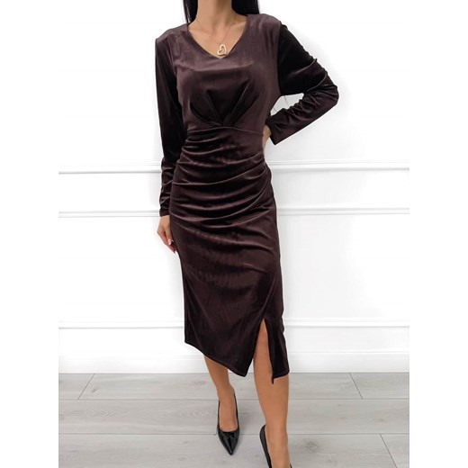Czekoladowa Welurowa Sukienka z Marszczeniem ze sklepu ModnaKiecka.pl w kategorii Sukienki - zdjęcie 187501026