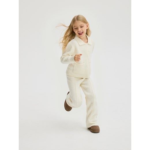 Reserved - Dzianinowe spodnie z domieszką wełny - złamana biel ze sklepu Reserved w kategorii Spodnie dziewczęce - zdjęcie 187501507