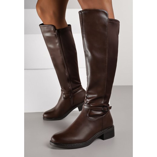 Brązowe Kozaki w Stylu Oficerek Ozdobione Klamrą Eselia ze sklepu born2be.pl w kategorii Kozaki damskie - zdjęcie 187507079