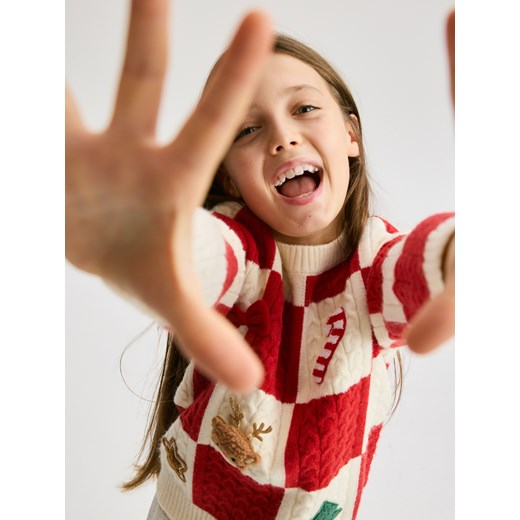 Reserved - Sweter ze świąteczną aplikacją - wielobarwny ze sklepu Reserved w kategorii Swetry dziewczęce - zdjęcie 187507579