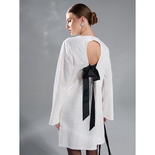 Sinsay - Sukienka bombka z ozdobnymi cekinami - kremowy Sinsay XL Sinsay