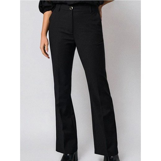Sinsay - Eleganckie spodnie flare - czarny ze sklepu Sinsay w kategorii Spodnie damskie - zdjęcie 187508256