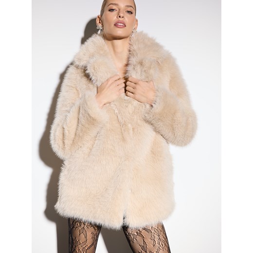 Mohito - Sztuczne kremowe futro oversize - kremowy ze sklepu Mohito w kategorii Futra damskie - zdjęcie 187508525