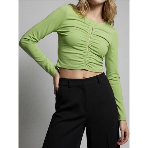 Sinsay - Krótka bluzka z długim rękawem i marszczeniem z przodu - zielony ze sklepu Sinsay w kategorii Bluzki damskie - zdjęcie 187513617