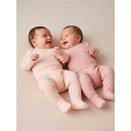 Sinsay - Prążkowane spodnie z zakrytymi stopami 2 pack - różowy ze sklepu Sinsay w kategorii Body niemowlęce - zdjęcie 187513705
