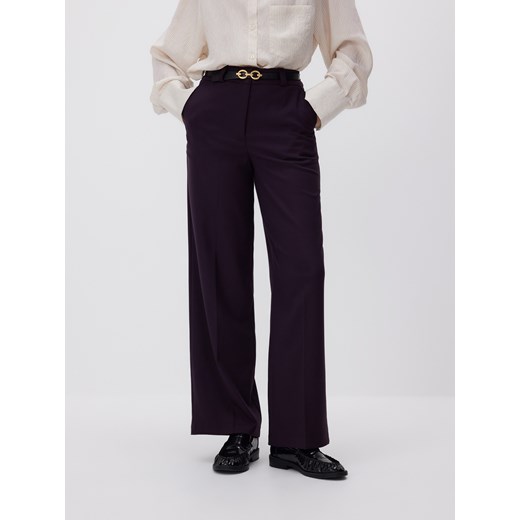 Reserved - Spodnie z paskiem - fioletowy ze sklepu Reserved w kategorii Spodnie damskie - zdjęcie 187517099