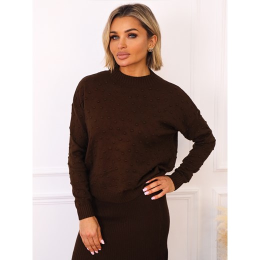 SWETER Z WYTŁACZANYMI KROPKAMI- CZEKOLADOWY ze sklepu olika.com.pl w kategorii Swetry damskie - zdjęcie 187517918