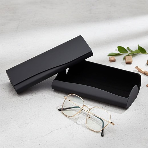 Etui na okulary korekcyjne zamykane na magnes STHC-93 czarne ze sklepu Stylion w kategorii Etui - zdjęcie 187517956