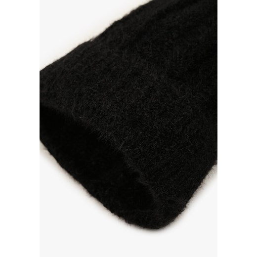 Czarna Czapka z Prążkowanego Materiału z Pomponem Vamieska uniwersalny born2be.pl
