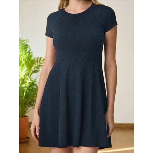 Sinsay - Prążkowana sukienka mini - granatowy ze sklepu Sinsay w kategorii Sukienki - zdjęcie 187523476