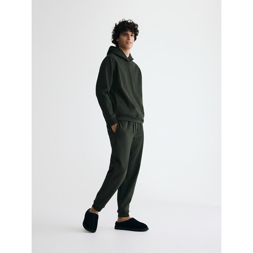 Reserved - Spodnie dresowe regular fit - ciemnozielony ze sklepu Reserved w kategorii Spodnie męskie - zdjęcie 187524325