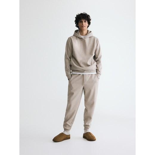 Reserved - Spodnie dresowe regular fit - beżowy ze sklepu Reserved w kategorii Spodnie męskie - zdjęcie 187525937