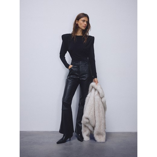 Reserved - Spodnie flare z imitacji skóry - czarny ze sklepu Reserved w kategorii Spodnie damskie - zdjęcie 187527737
