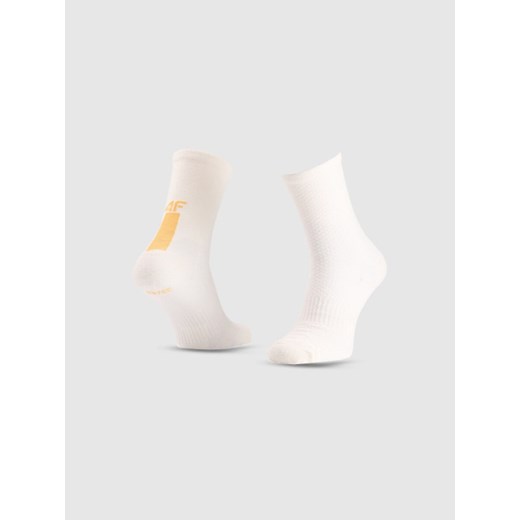 Męskie skarpetki trekkingowe 4F 4FRAW25UFSOM268 - białe ze sklepu Sportstylestory.com w kategorii Skarpetki męskie - zdjęcie 187528668